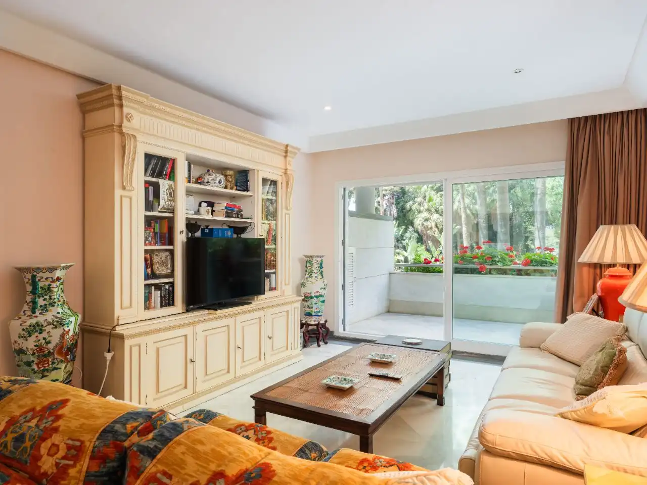 Apartments for sale in Street Calle Arturo Rubinstein, 8, Marbella Centro Living room of Apartments for sale in Marbella with Air Conditioner, Terrace and Swimming Pool