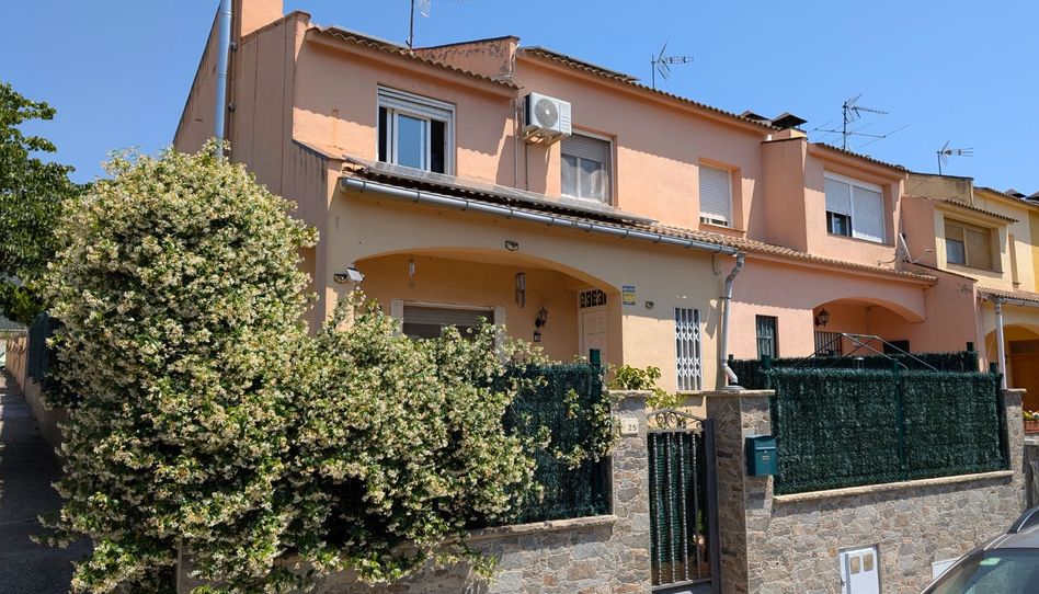 Casa adosada en venta en Carrer Les Agulles, 25, Collbató, Barcelona - imagen 1 Foto 1 de Casa adosada en venta en Carrer Les Agulles, 25, Collbató, Barcelona