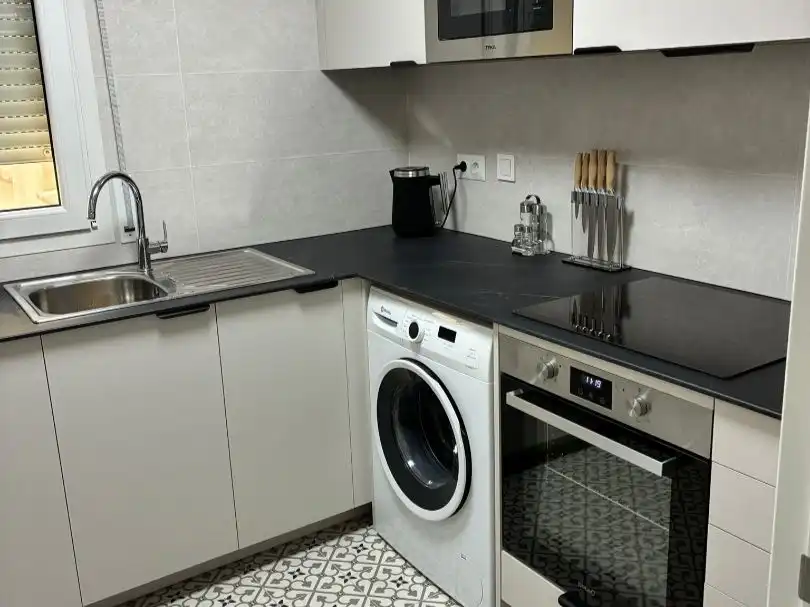 Pis de lloguer a Calle José Manuel Caballero Bonald, 6, Nueva Alcántara Cuina de Pis de lloguer en Marbella amb Aire condicionat, Calefacció i Piscina