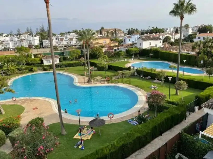 Pis de lloguer a Calle José Manuel Caballero Bonald, 6, Nueva Alcántara Piscina de Pis de lloguer en Marbella amb Aire condicionat, Calefacció i Piscina