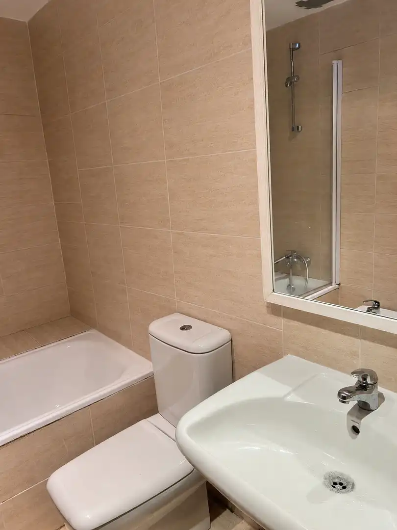 Wohnung zum Verkauf in Avenida del Santuario de Valverde, 88, Montecarmelo Badezimmer von Wohnung zum Verkauf in Madrid mit Klimaanlage, Heizung und Privatgarten