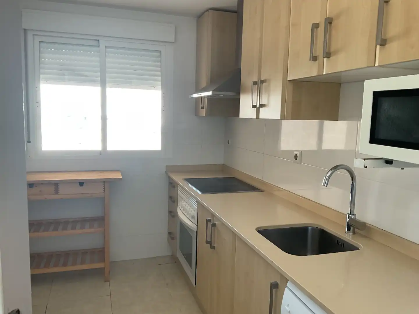 Flat for rent in Camino Dársena, 3, Zona Galúa - Calnegre Kitchen of Flat for rent in La Manga del Mar Menor with Private garden, Terrace and Swimming Pool
