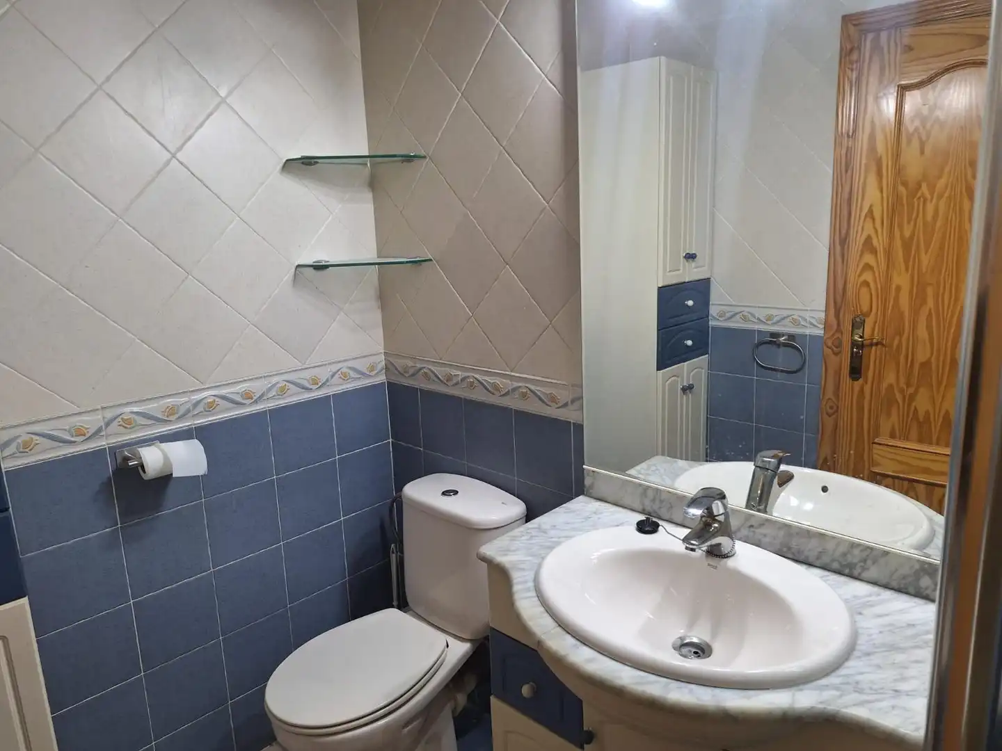 Habitación en Calle San Marcos, 69, Patrocinio - Nueva Talavera Baño de Piso para compartir en Talavera de la Reina con Aire acondicionado, Calefacción y Amueblado