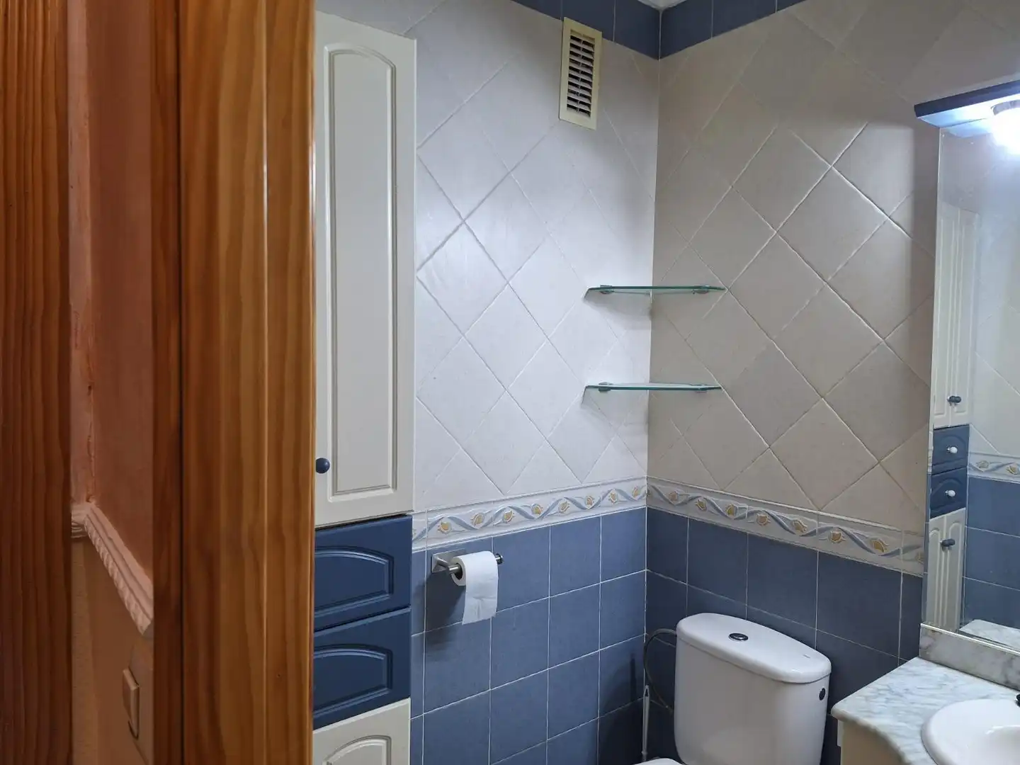 Habitación en Calle San Marcos, 69, Patrocinio - Nueva Talavera Baño de Piso para compartir en Talavera de la Reina con Aire acondicionado, Calefacción y Amueblado