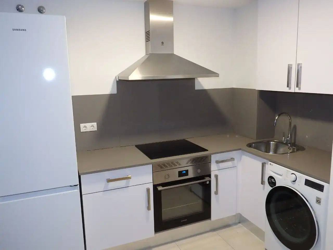 Flat for rent in Carrer de Cerdà de Tallada, 5, Plaza Illes Columbretes Kitchen of Flat for rent in Castellón de la Plana / Castelló de la Plana with Air Conditioner, Heating and Furnished