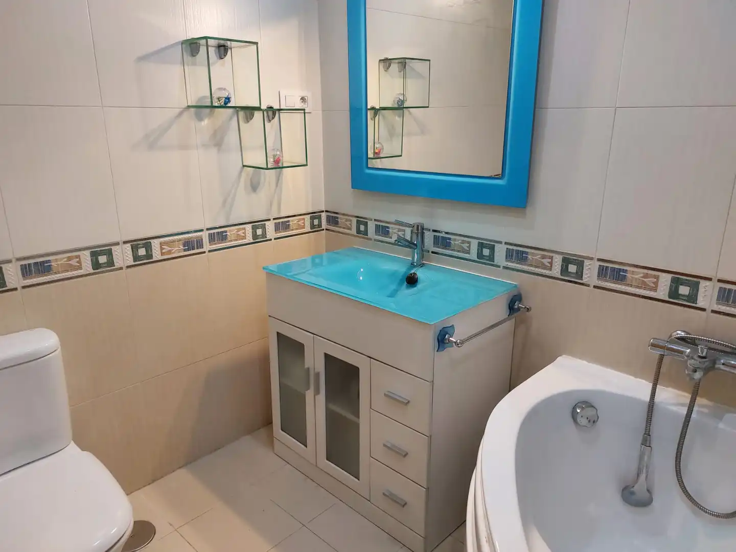Wohnung zur Miete in Carretera Santander, 92, El Ejido - Santa Ana Badezimmer von Wohnung zur Miete in León Capital mit Heizung, Privatgarten und Möbliert
