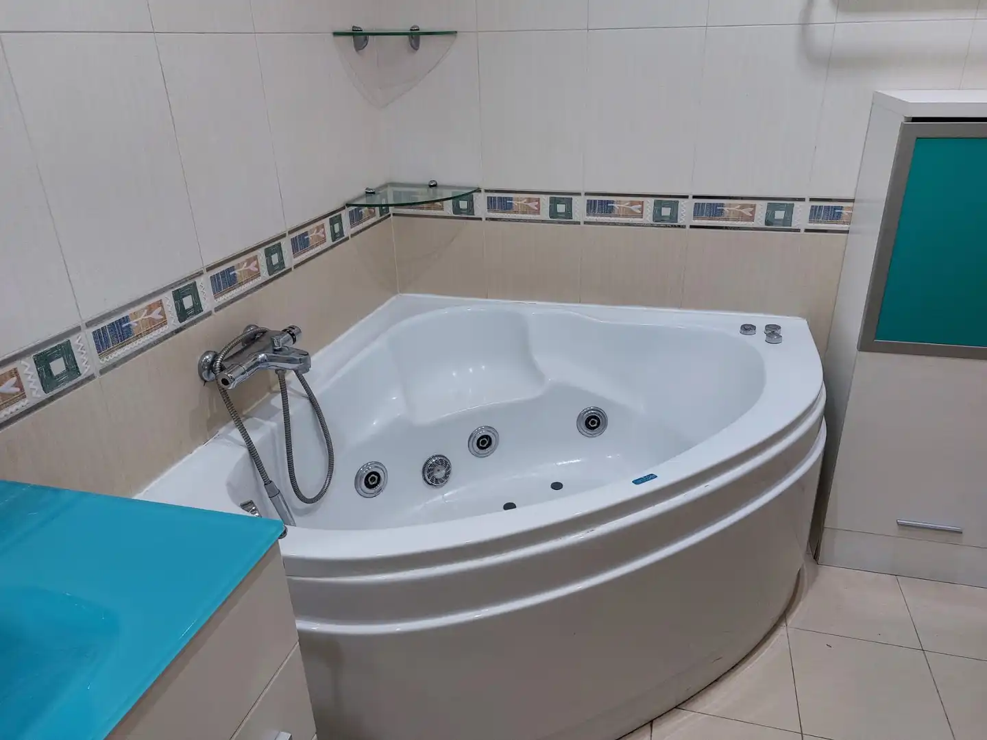 Wohnung zur Miete in Carretera Santander, 92, El Ejido - Santa Ana Badezimmer von Wohnung zur Miete in León Capital mit Heizung, Privatgarten und Möbliert