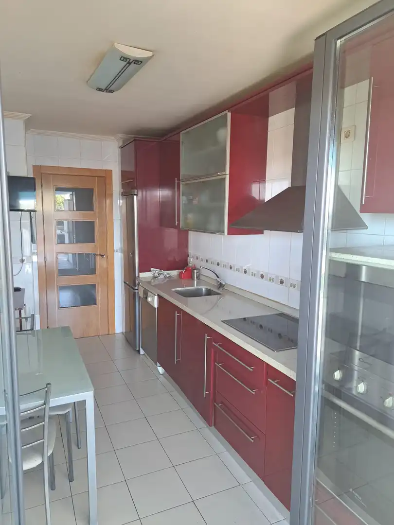 Wohnung zur Miete in Carretera Santander, 92, El Ejido - Santa Ana Küche von Wohnung zur Miete in León Capital mit Heizung, Privatgarten und Möbliert