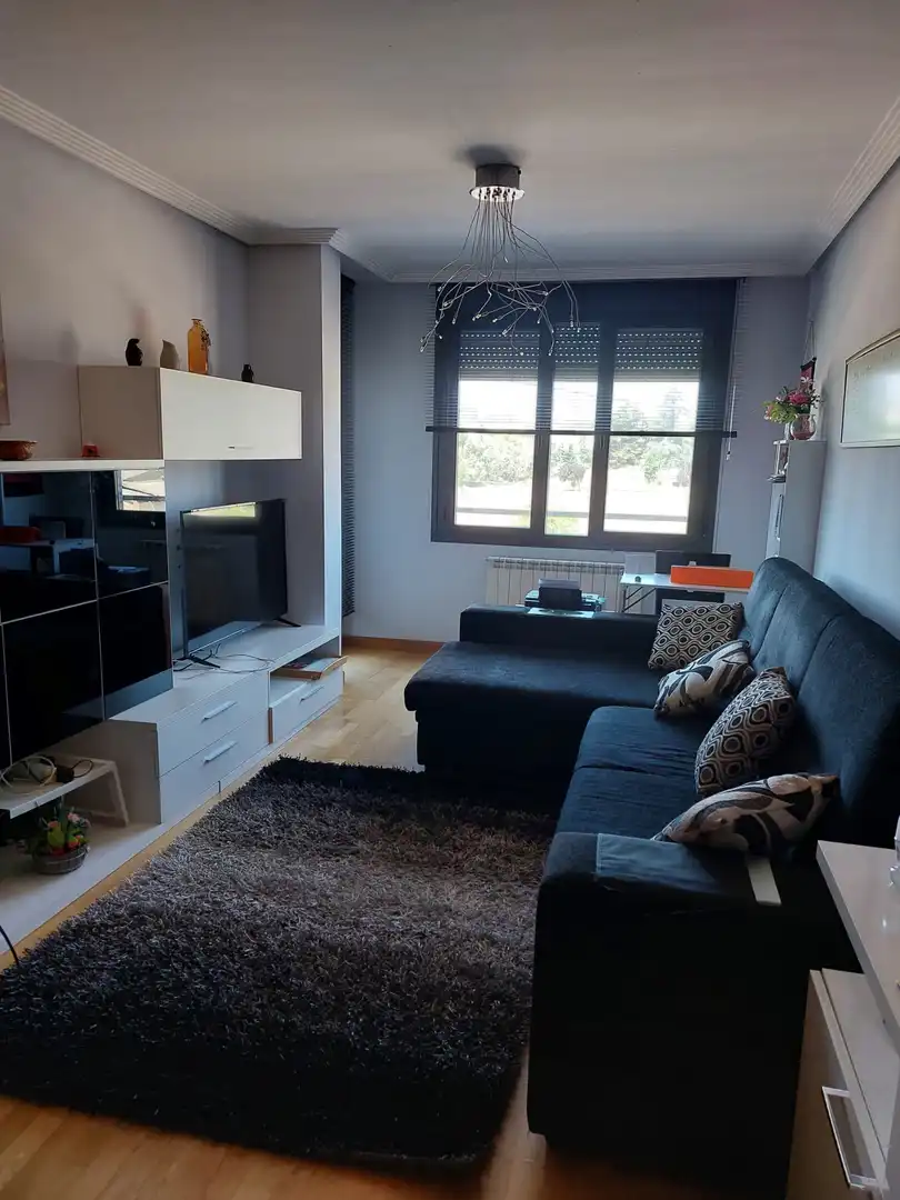 Wohnung zur Miete in Carretera Santander, 92, El Ejido - Santa Ana Wohnzimmer von Wohnung zur Miete in León Capital mit Heizung, Privatgarten und Möbliert