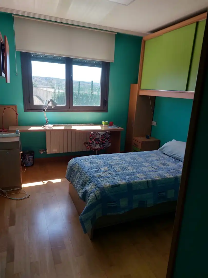 Wohnung zur Miete in Carretera Santander, 92, El Ejido - Santa Ana Schlafzimmer von Wohnung zur Miete in León Capital mit Heizung, Privatgarten und Möbliert
