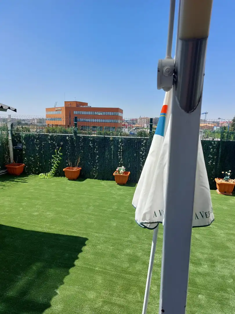 Wohnung zur Miete in Carretera Santander, 92, El Ejido - Santa Ana Terrasse von Wohnung zur Miete in León Capital mit Heizung, Privatgarten und Möbliert