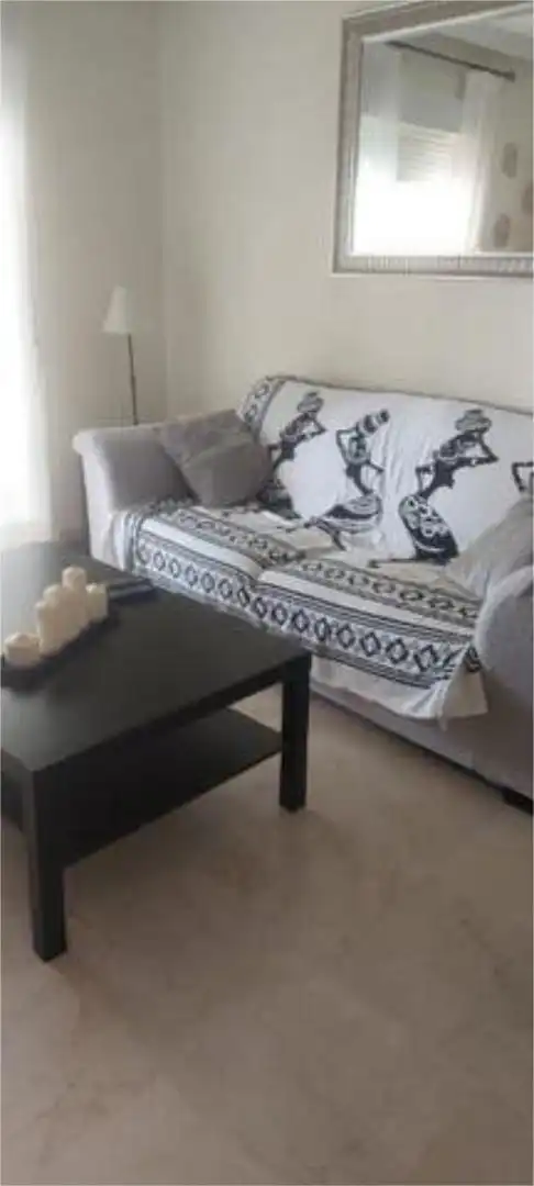 Apartamento de alquiler en San Luis de Sabinillas Sala de estar de Apartamento de alquiler en Manilva con Calefacción, Jardín privado y Terraza