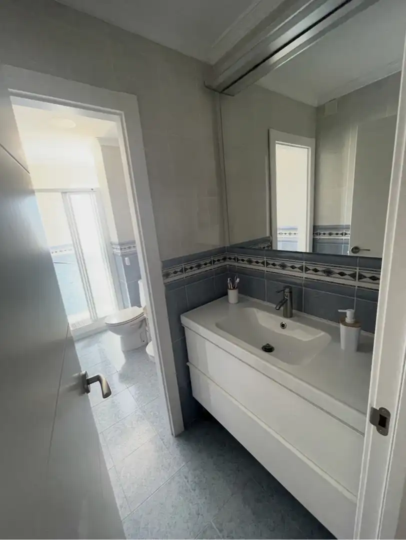 Piso en venta en Avenida de la Marina, 25, Centro - La Costilla Baño de Piso en venta en Rota con Aire acondicionado, Calefacción y Parquet