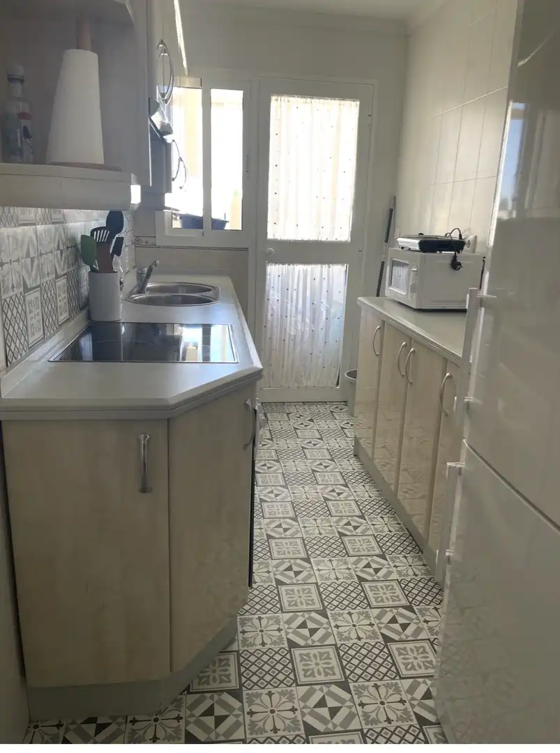 Piso en venta en Avenida de la Marina, 25, Centro - La Costilla Cocina de Piso en venta en Rota con Aire acondicionado, Calefacción y Parquet