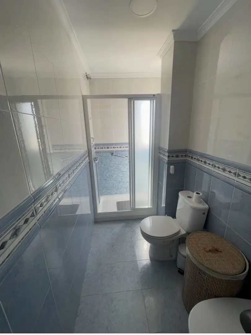 Piso en venta en Avenida de la Marina, 25, Centro - La Costilla Baño de Piso en venta en Rota con Aire acondicionado, Calefacción y Parquet