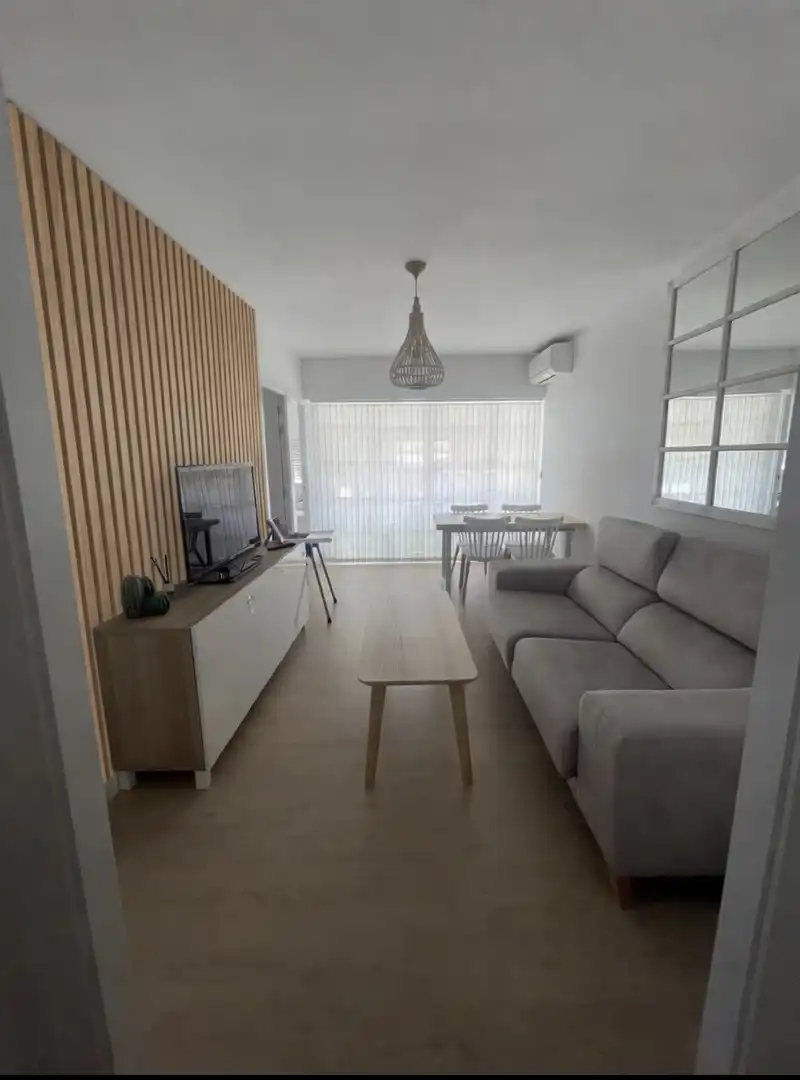 Piso en venta en Avenida de la Marina, 25, Centro - La Costilla Sala de estar de Piso en venta en Rota con Aire acondicionado, Calefacción y Parquet