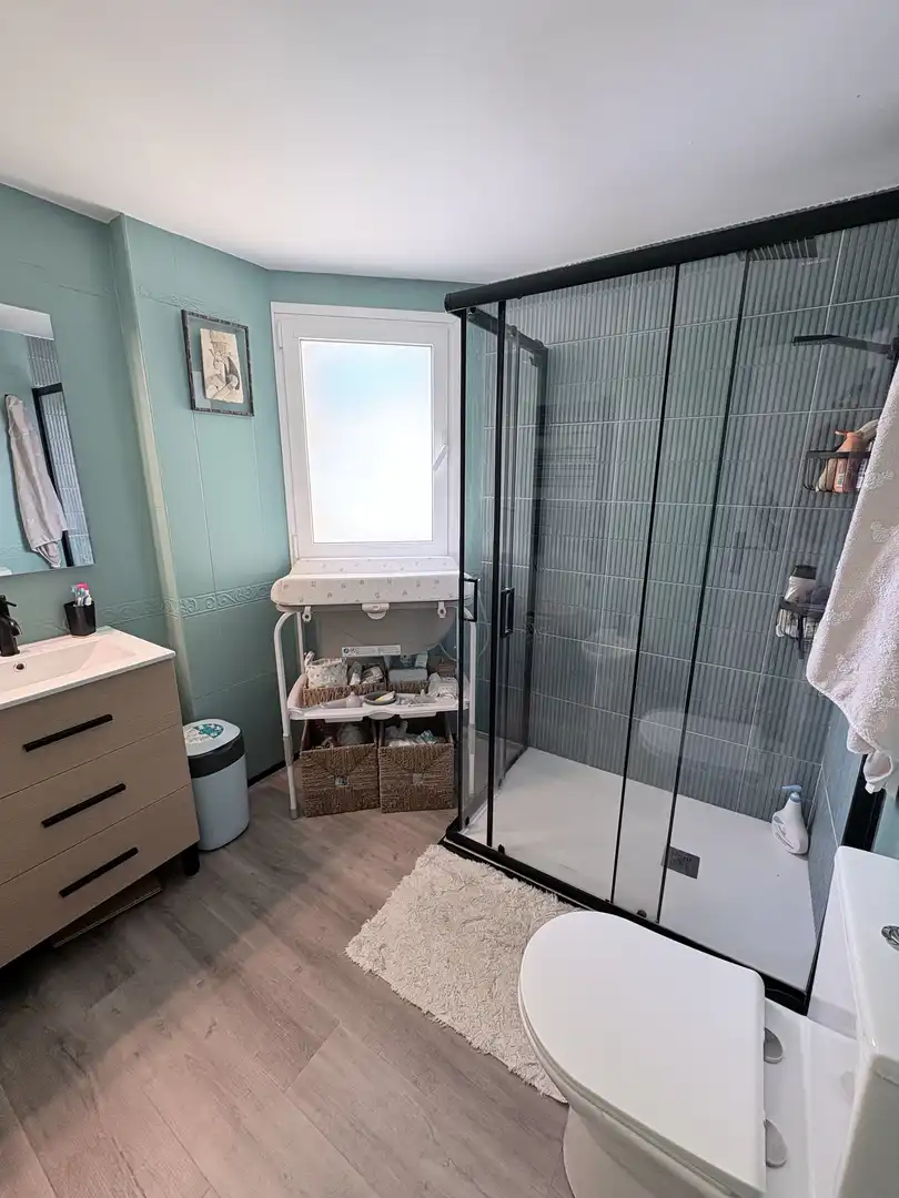 Flat for sale in Calle Gomera, 14, Centro ciudad Bathroom of Flat for sale in Fuengirola with Air Conditioner, Terrace and Storage room