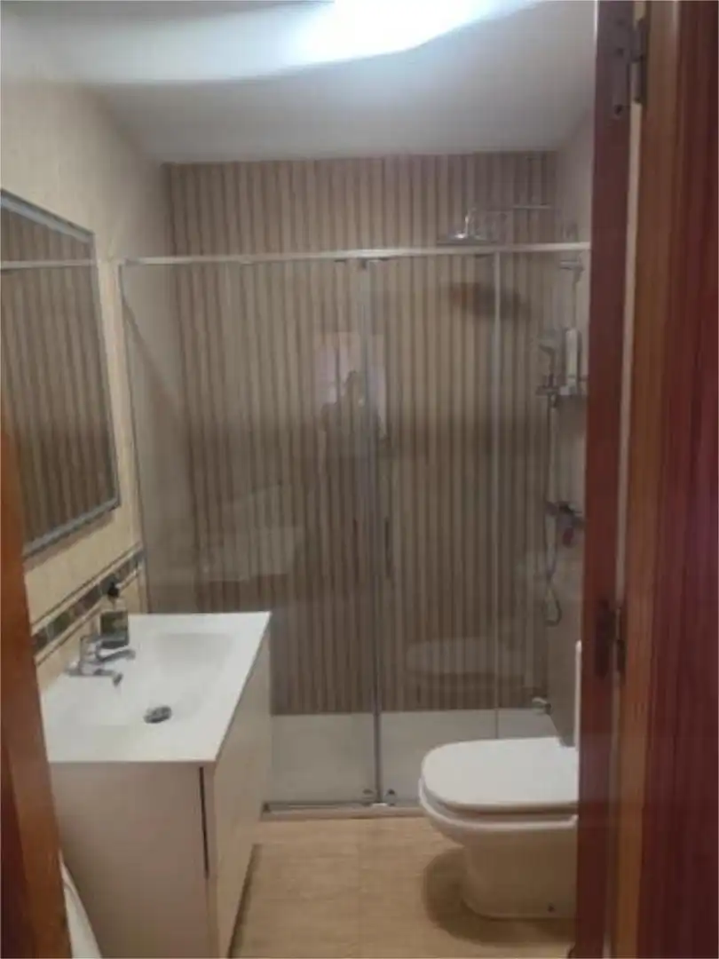 Baño de Ático de alquiler en Roquetas de Mar con Calefacción, Jardín privado y Terraza
