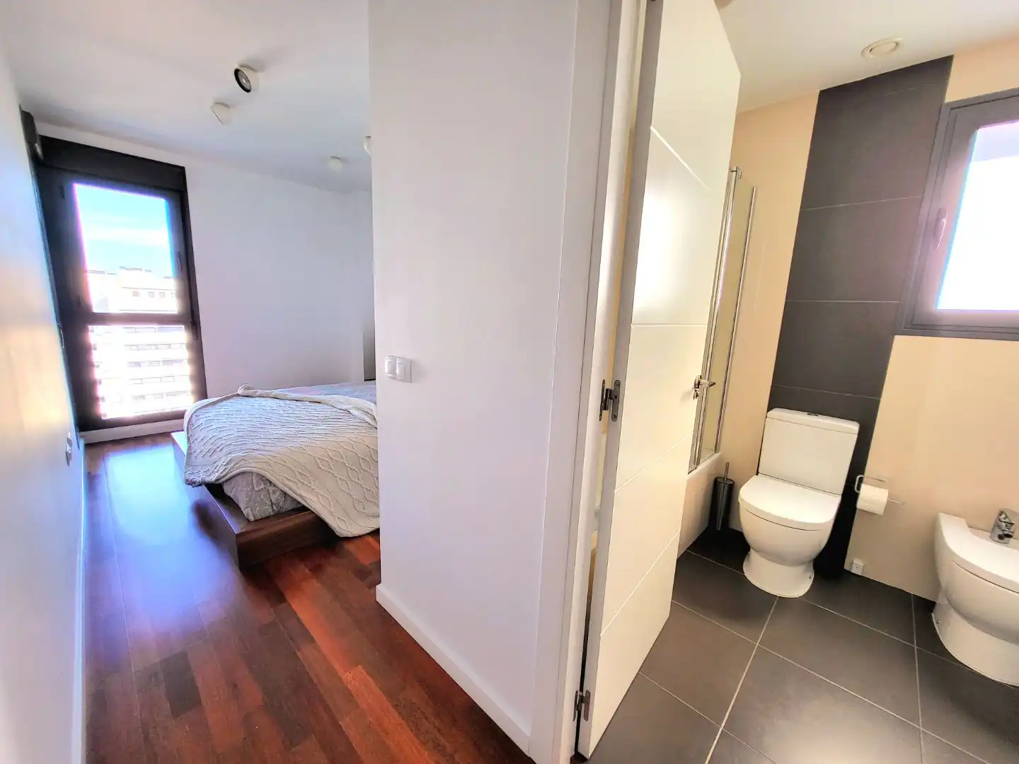 Flat for rent in Maestro José Garberí Serrano, 18, Playa de San Juan - El Cabo de las Huertas Bathroom of Flat for rent in Alicante / Alacant with Air Conditioner and Balcony