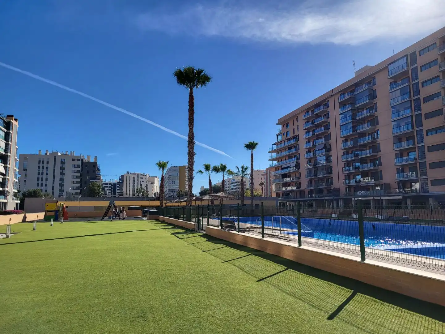 Flat for rent in Maestro José Garberí Serrano, 18, Playa de San Juan - El Cabo de las Huertas Swimming pool of Flat for rent in Alicante / Alacant with Air Conditioner and Balcony