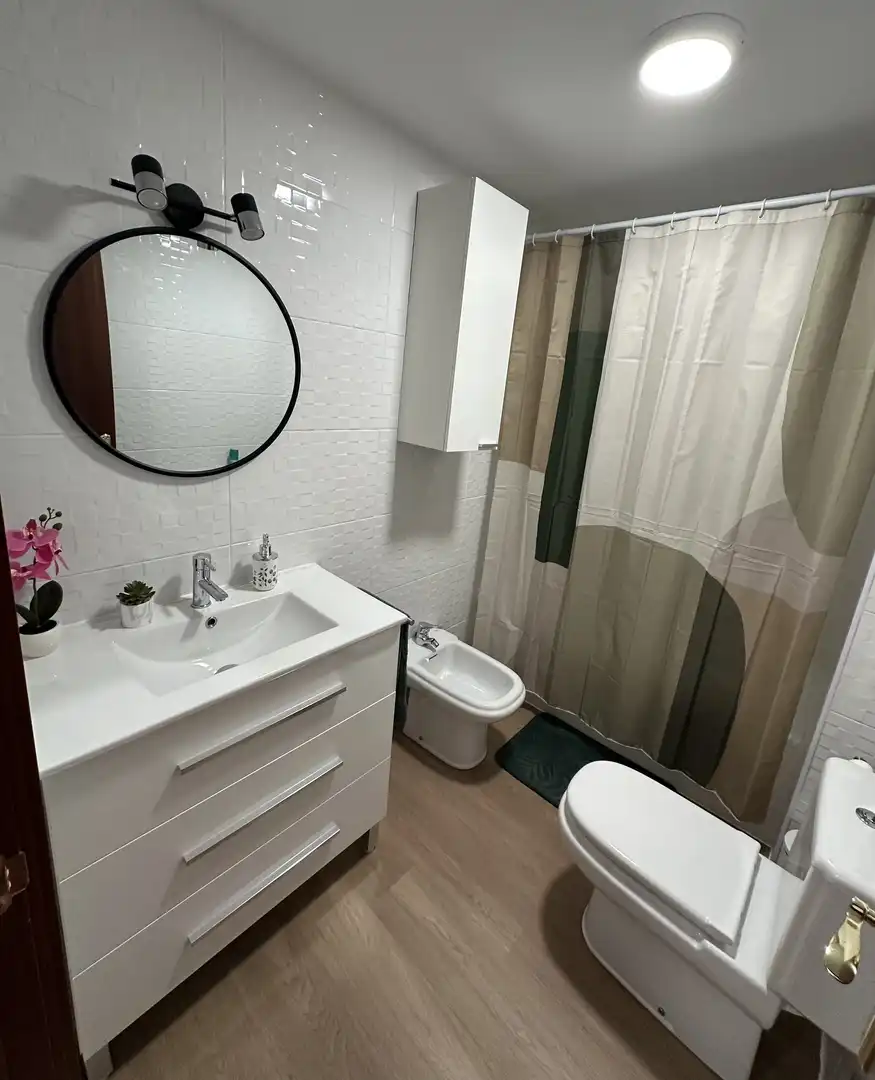 Wohnung zur Miete in Calle Corriente, 8, Álora Badezimmer von Wohnung zur Miete in Álora mit Klimaanlage, Parkett und Abstellraum