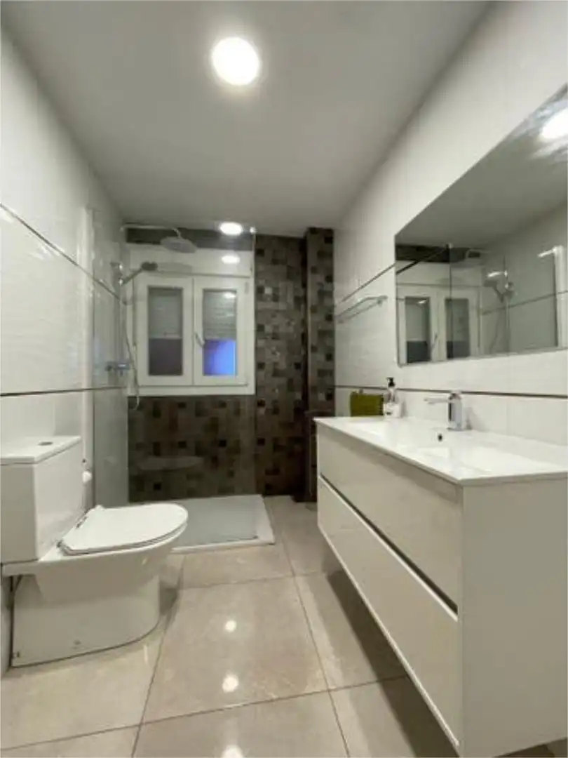 Piso de alquiler en Este Baño de Piso de alquiler en Mérida con Calefacción, Terraza y Amueblado