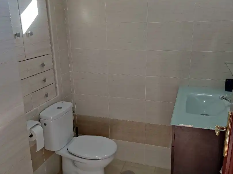 Wohnung zur Miete in Calle José Tejera Suárez, 43, Villaquilambre Badezimmer von Wohnung zur Miete in Villaquilambre mit Heizung, Parkett und Terrasse