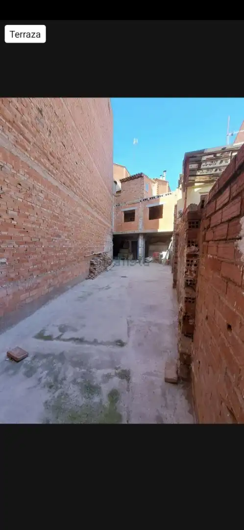 Casa adosada en venda en Teruel amb Terrassa i Balcó