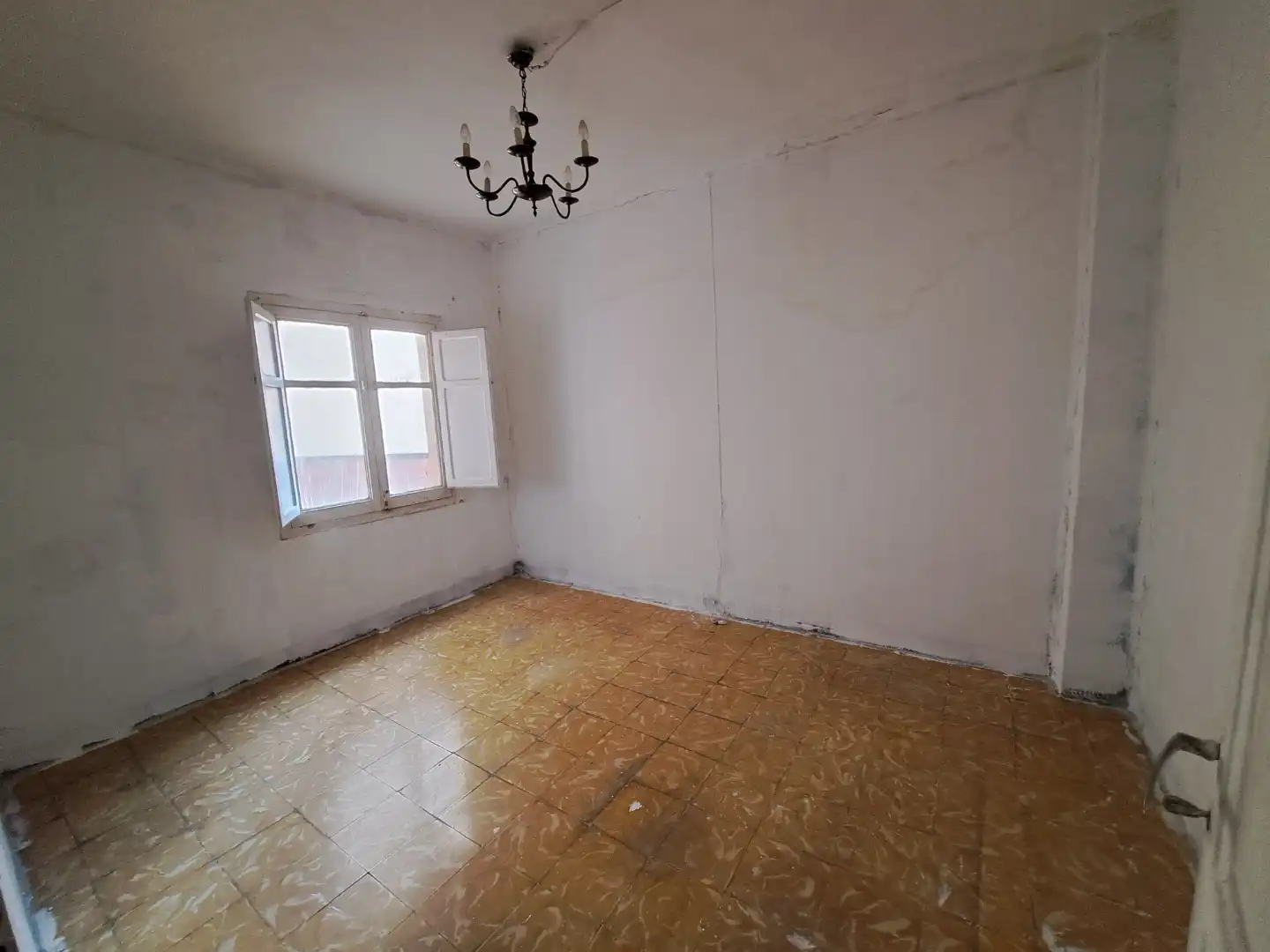 Sala d'estar de Casa adosada en venda en Teruel amb Terrassa i Balcó