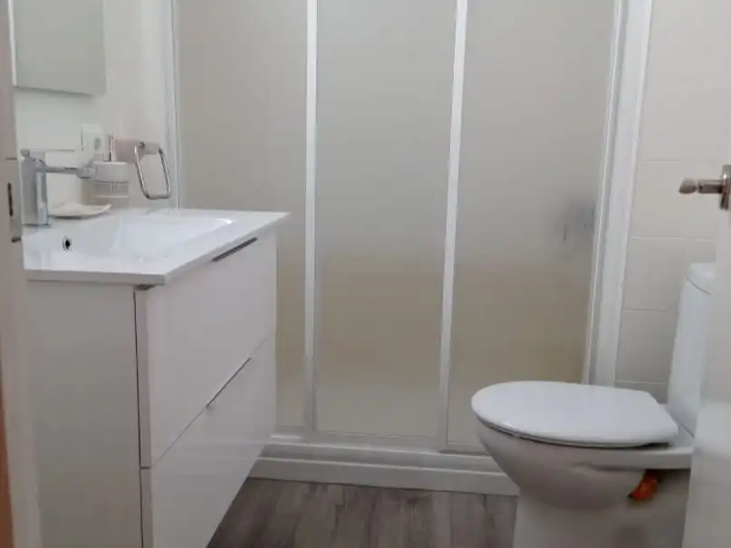 Baño de Piso para compartir en Cáceres con Aire acondicionado, Calefacción y Parquet