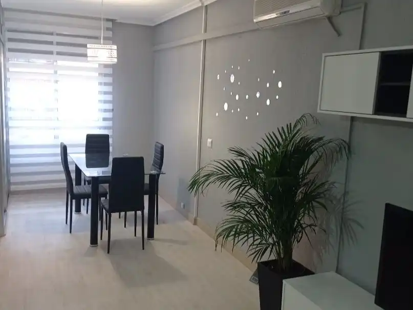 Comedor de Piso para compartir en Cáceres con Aire acondicionado, Calefacción y Parquet