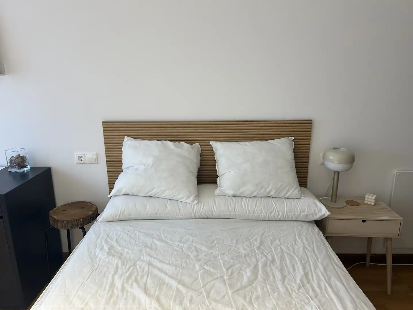 Schlafzimmer von Wohnung zur Miete in Ponteceso mit Heizung, Parkett und Möbliert