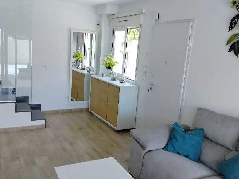 Sala de estar de Casa adosada de alquiler en Santa Pola con Aire acondicionado, Terraza y Piscina