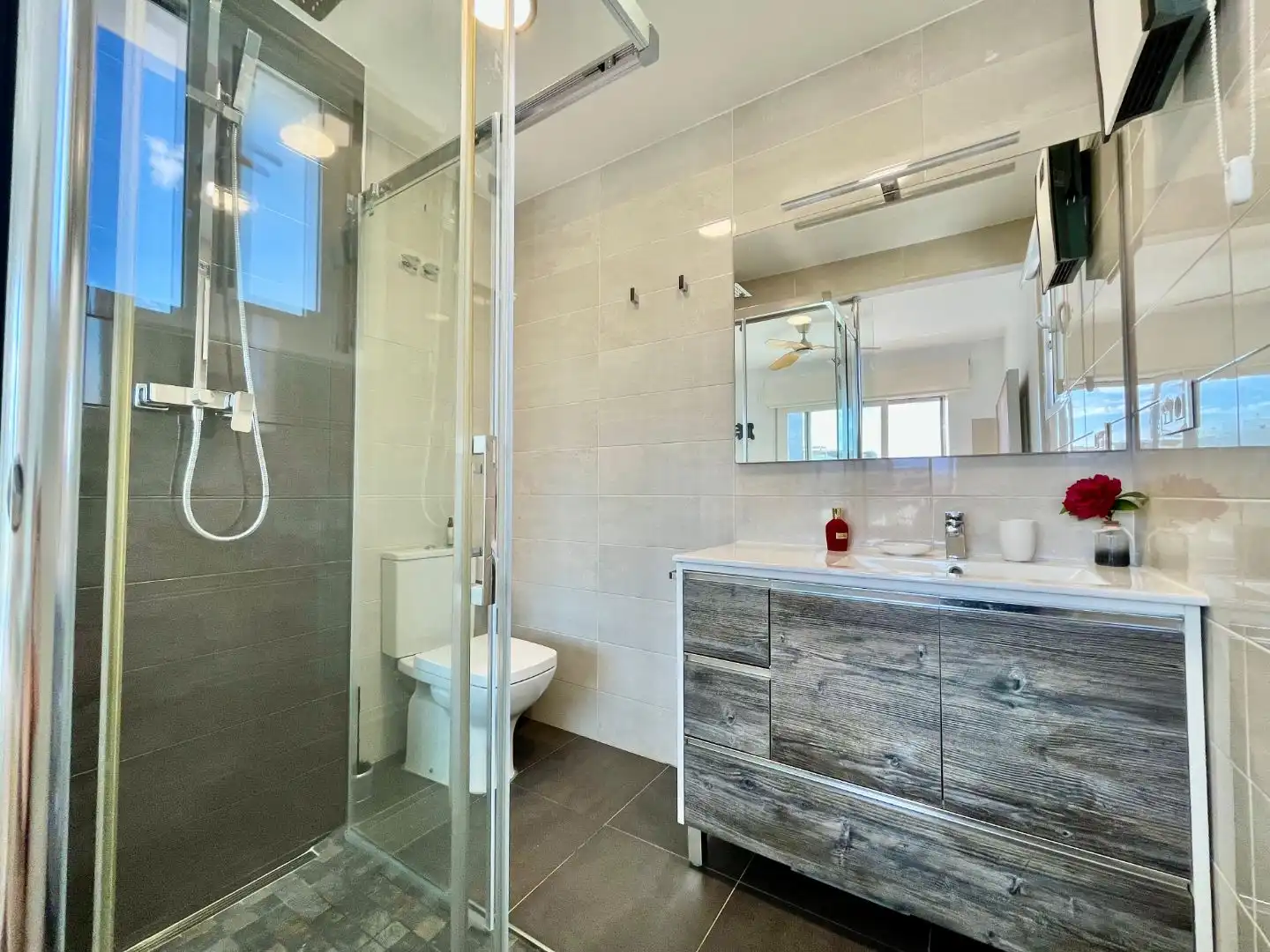 Baño de Casa adosada de alquiler en Santa Pola con Aire acondicionado, Terraza y Piscina
