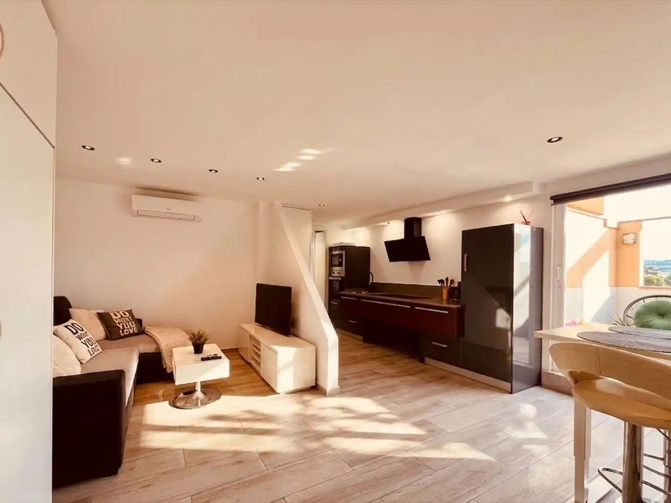 Wohnzimmer von Wohnung zum Verkauf in Sitges mit Klimaanlage, Terrasse und Schwimmbad