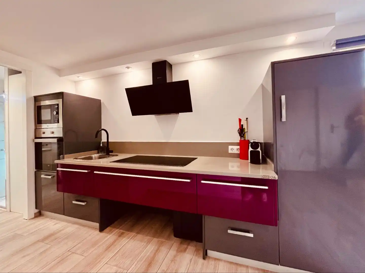 Küche von Wohnung zum Verkauf in Sitges mit Klimaanlage, Terrasse und Schwimmbad
