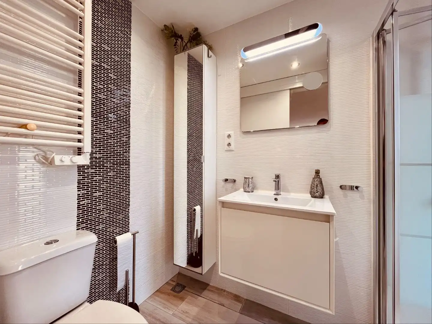 Badezimmer von Wohnung zum Verkauf in Sitges mit Klimaanlage, Terrasse und Schwimmbad