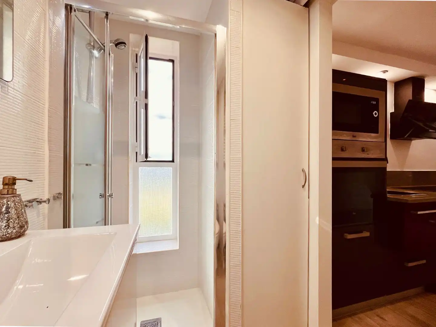 Badezimmer von Wohnung zum Verkauf in Sitges mit Klimaanlage, Terrasse und Schwimmbad