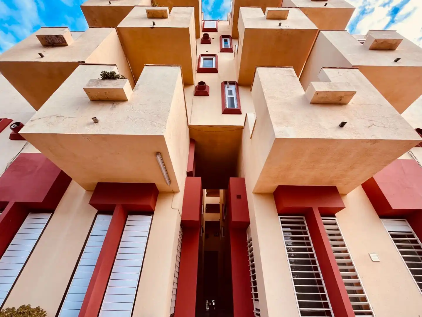 Außenansicht von Wohnung zum Verkauf in Sitges mit Klimaanlage, Terrasse und Schwimmbad