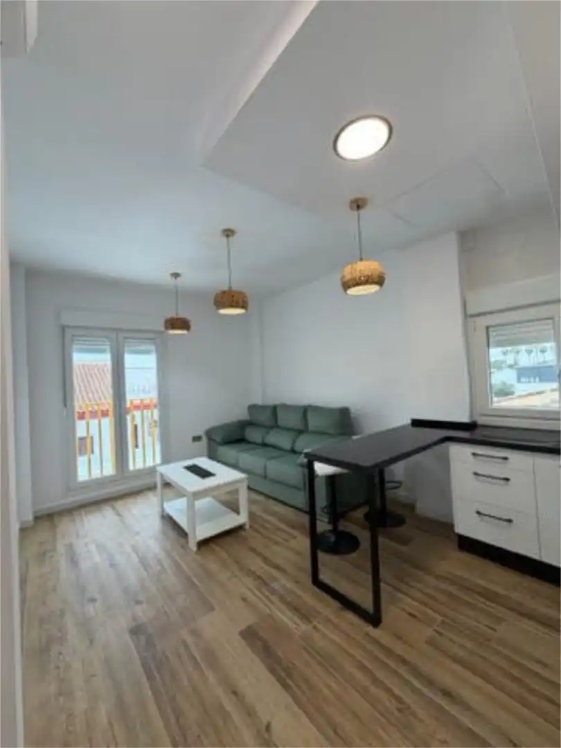 Piso de alquiler en Espartinas Pueblo Sala de estar de Piso de alquiler en Espartinas con Calefacción, Terraza y Amueblado