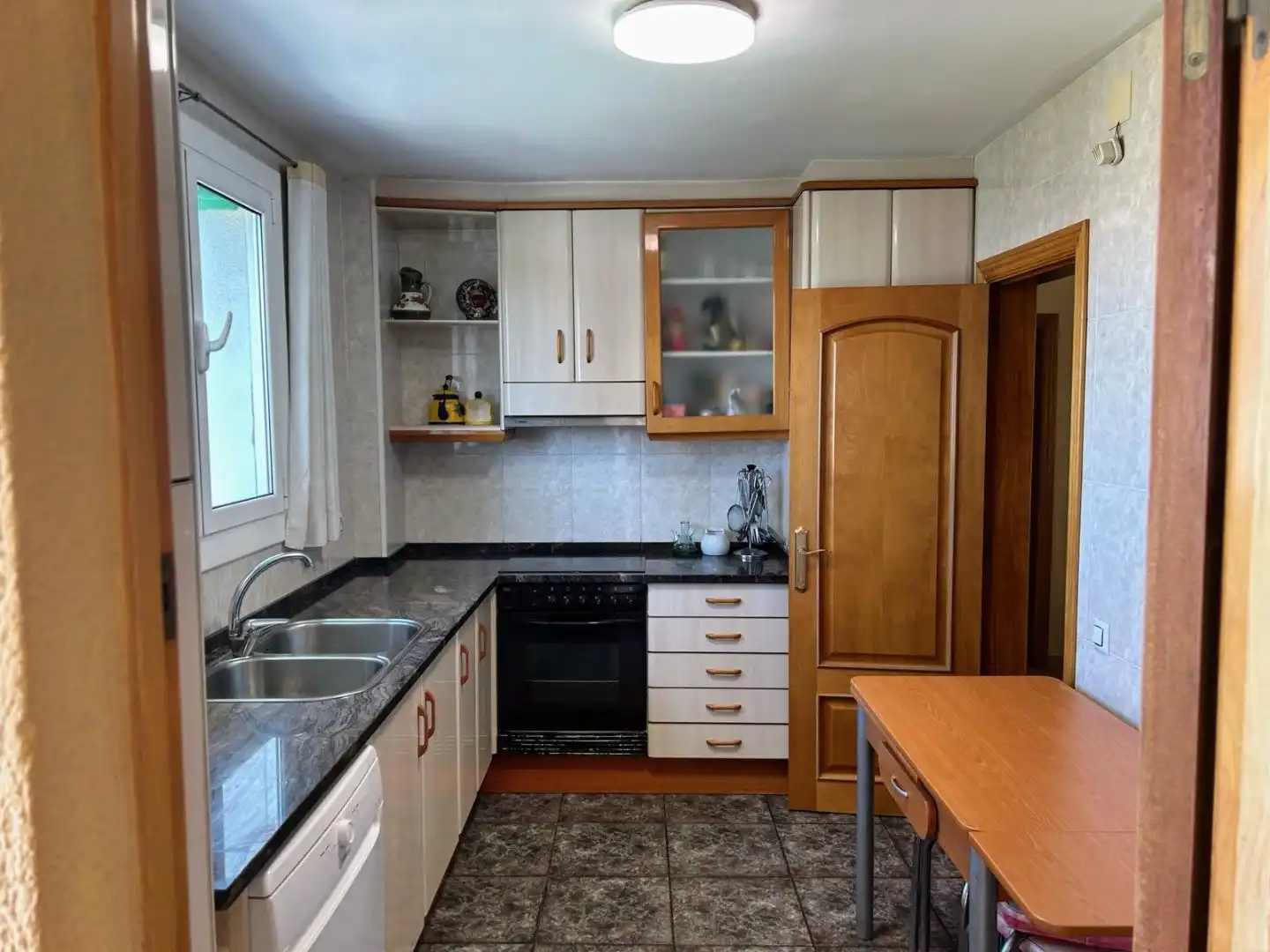 Wohnung zum Verkauf in Avinguda de Jaume Recoder, 34, Centre Küche von Wohnung zum Verkauf in Mataró mit Terrasse und Balkon