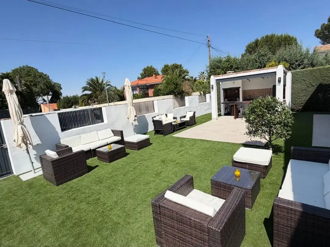 Terrassa de Casa o xalet en venda en Paracuellos de Jarama amb Calefacció, Jardí privat i Terrassa
