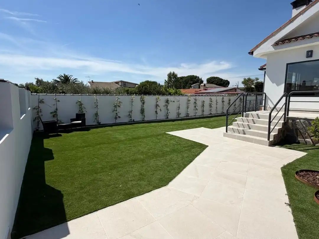 Terrassa de Casa o xalet en venda en Paracuellos de Jarama amb Calefacció, Jardí privat i Terrassa