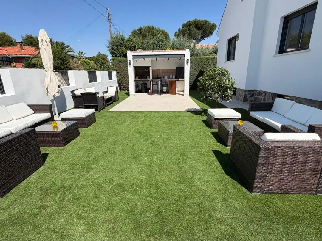 Terrassa de Casa o xalet en venda en Paracuellos de Jarama amb Calefacció, Jardí privat i Terrassa