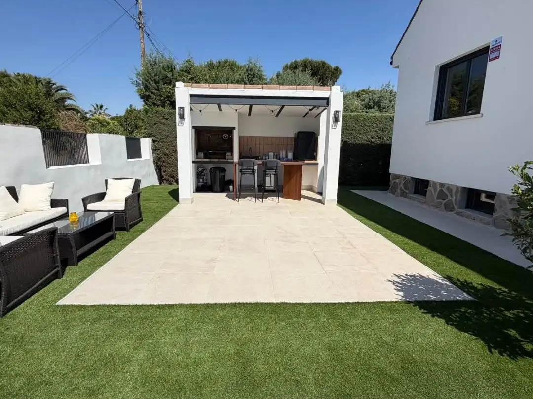 Terrassa de Casa o xalet en venda en Paracuellos de Jarama amb Calefacció, Jardí privat i Terrassa