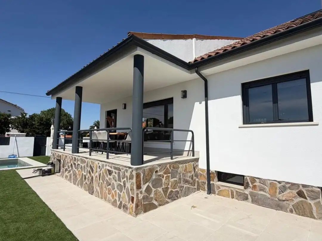 Terrassa de Casa o xalet en venda en Paracuellos de Jarama amb Calefacció, Jardí privat i Terrassa