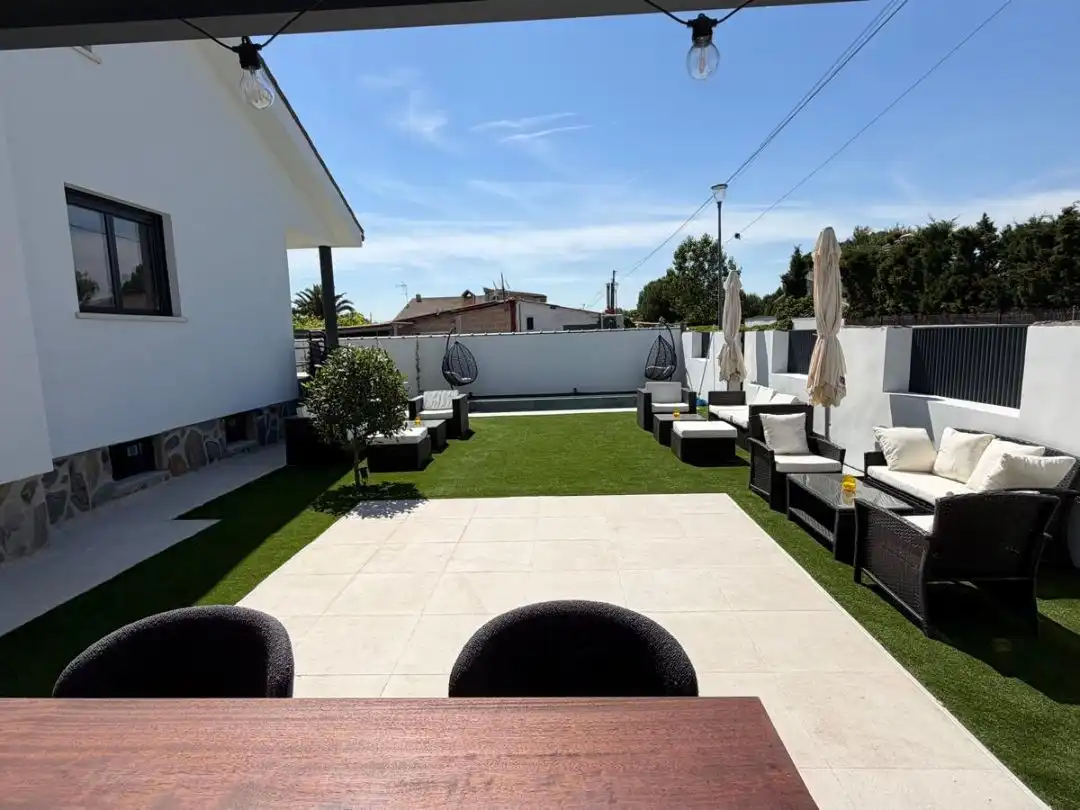 Terrassa de Casa o xalet en venda en Paracuellos de Jarama amb Calefacció, Jardí privat i Terrassa