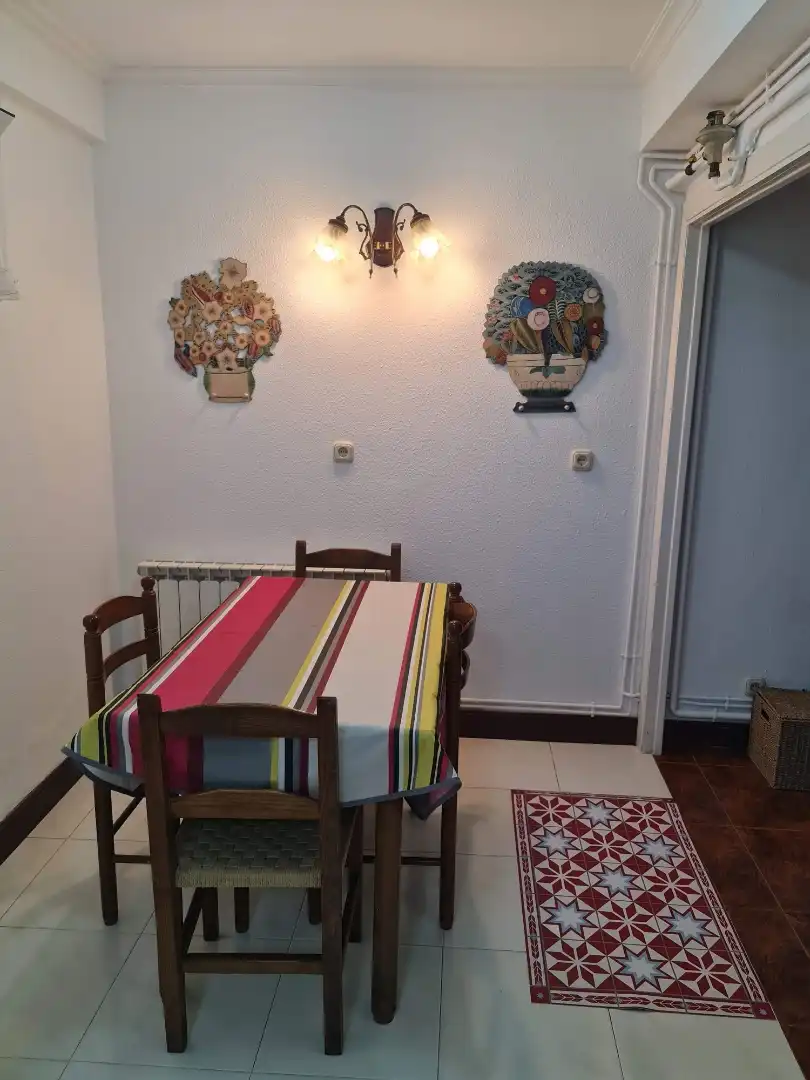 Dúplex de alquiler en San Pedro Kalea, 44, Hondarribia Comedor de Dúplex de alquiler en Hondarribia con Balcón