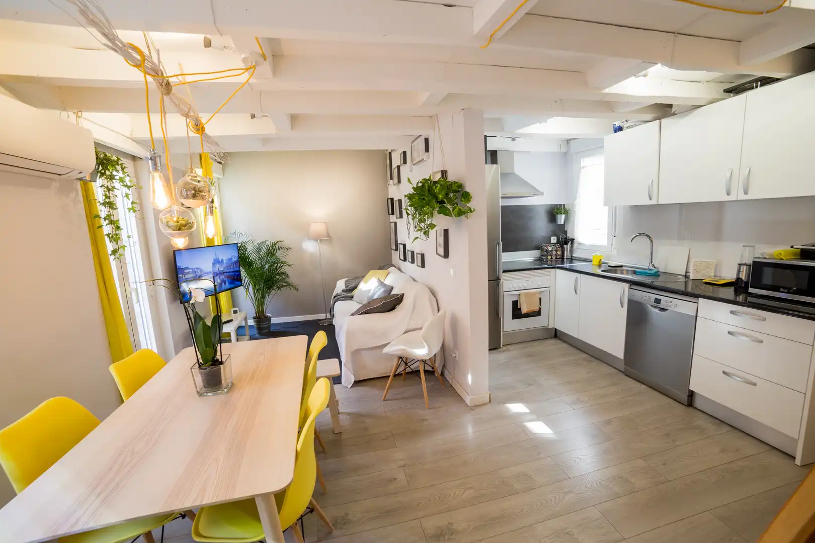 Flat for rent in Calle del General Ricardos, 39, Opañel Kitchen of Flat for rent in Madrid Capital with Air Conditioner and Balcony
