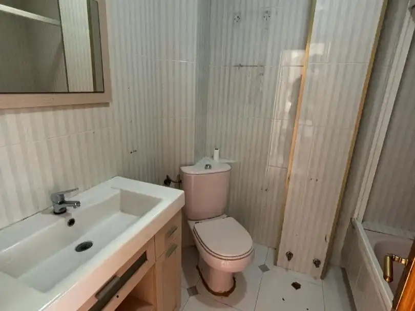 Piso en venta en Carril Lucios, 5, Puente Tocinos Baño de Piso en venta en Murcia con Aire acondicionado, Terraza y Trastero